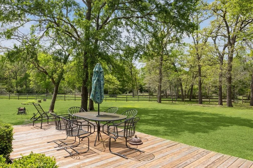 Photo of 575 Oak Meadow Road