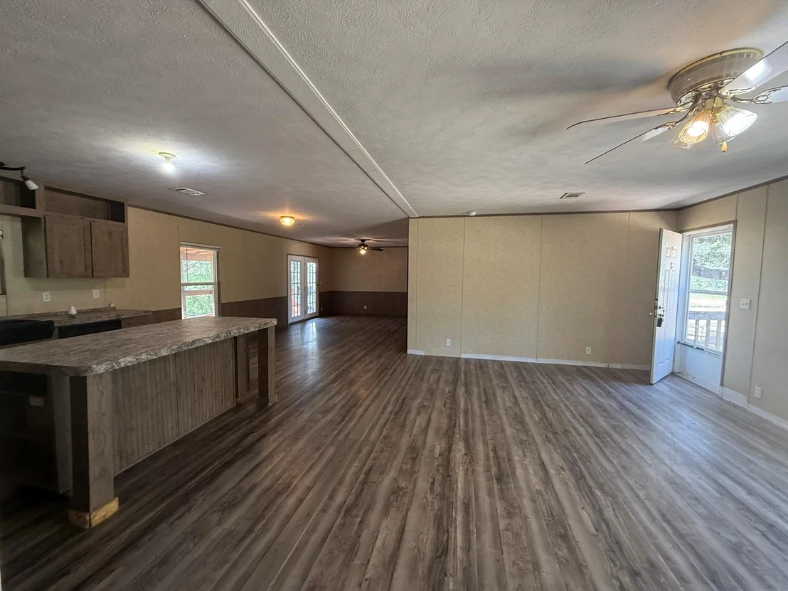 Photo of 600 Lakeview Loop