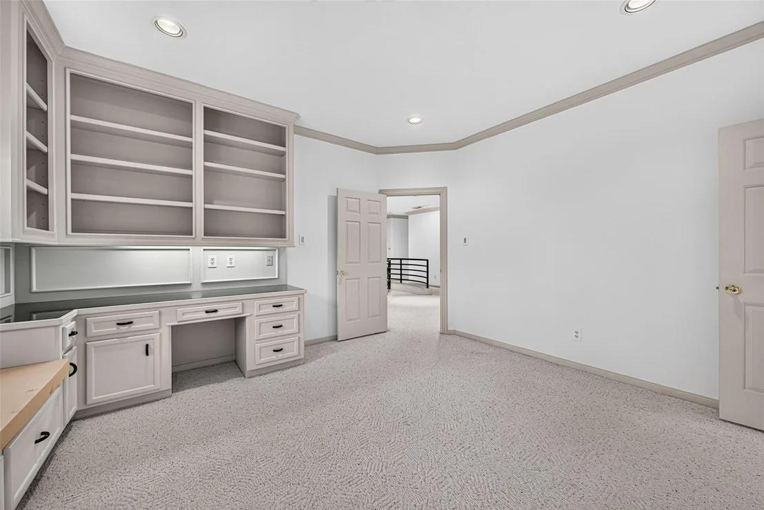 Photo of 2 W Terrace Drive