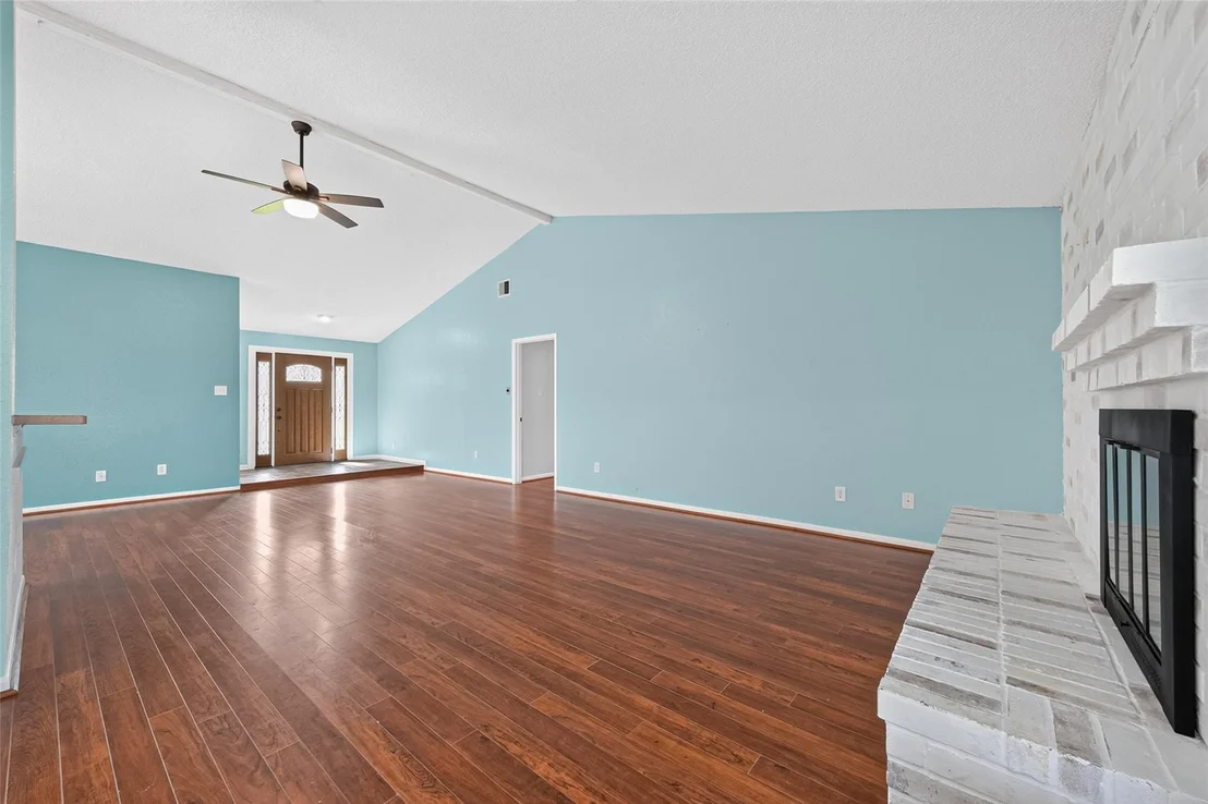 Photo of 17531 Crestline Road