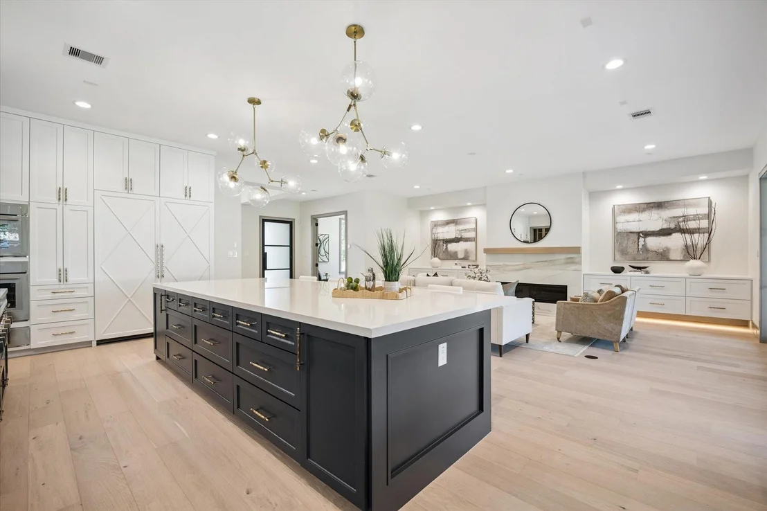 Photo of 526 Stoneleigh Drive