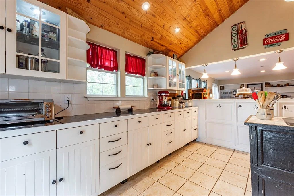 Photo of 830 Lily Lane