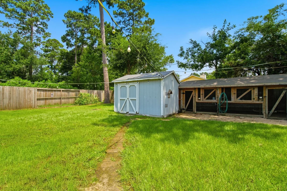 Photo of 423 E Oak Hill Drive