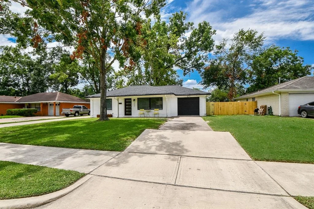 Photo of 9427 Springmont Drive
