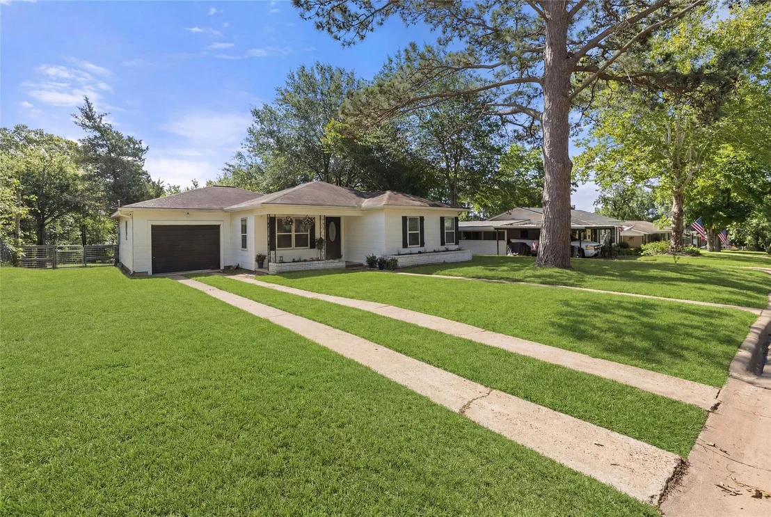 Photo of 205 Hampshire Drive