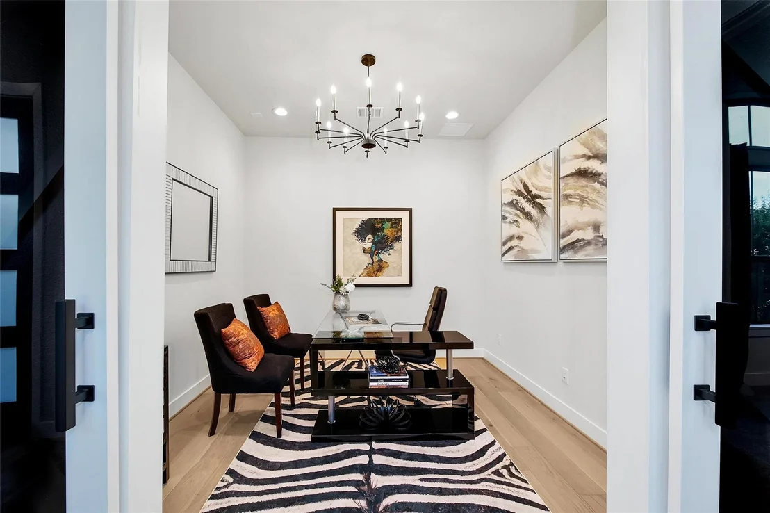 Photo of 16011 Bonjour Boulevard