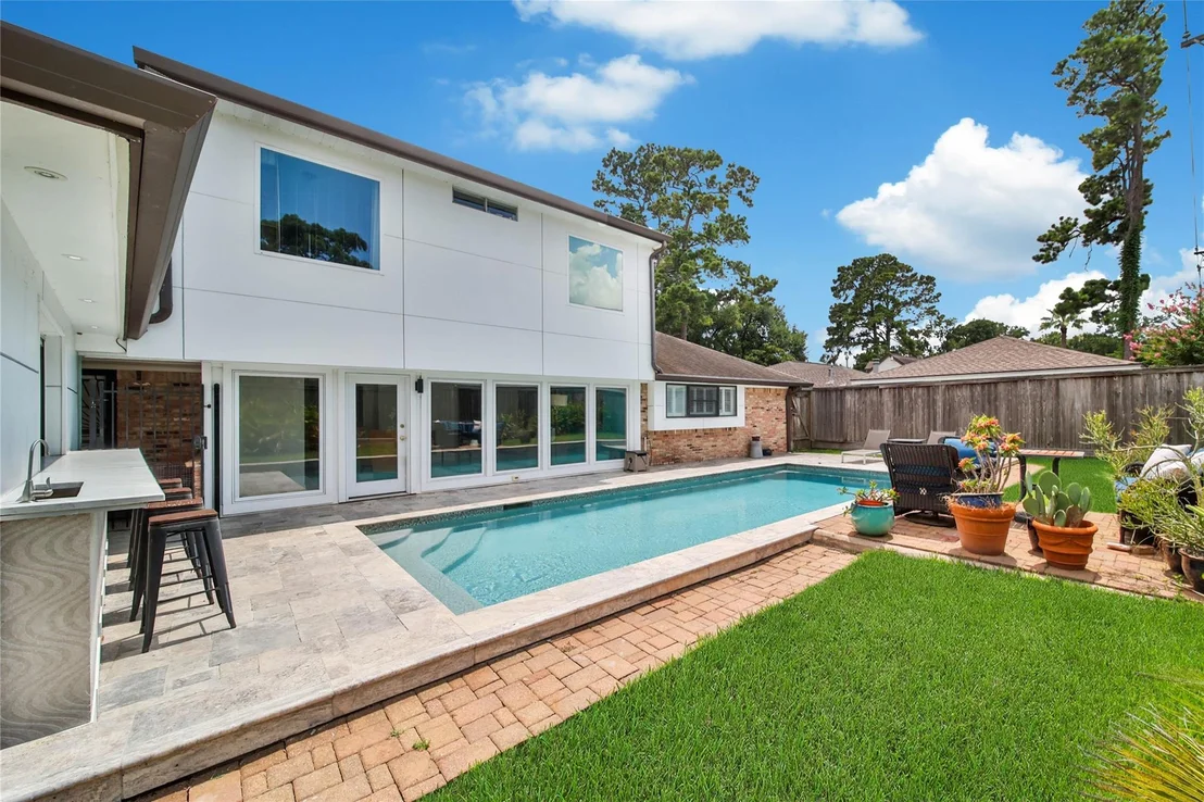 Photo of 1030 Chantilly Lane