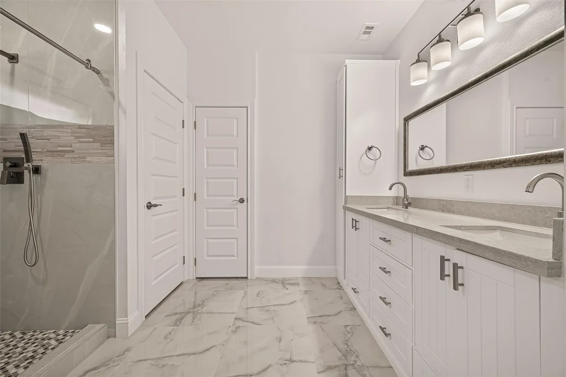 Photo of 2111 Pinecreek Pass Lane