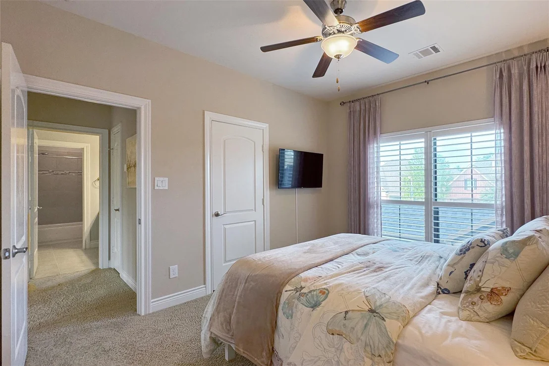 Photo of 121 Silverstone Lane