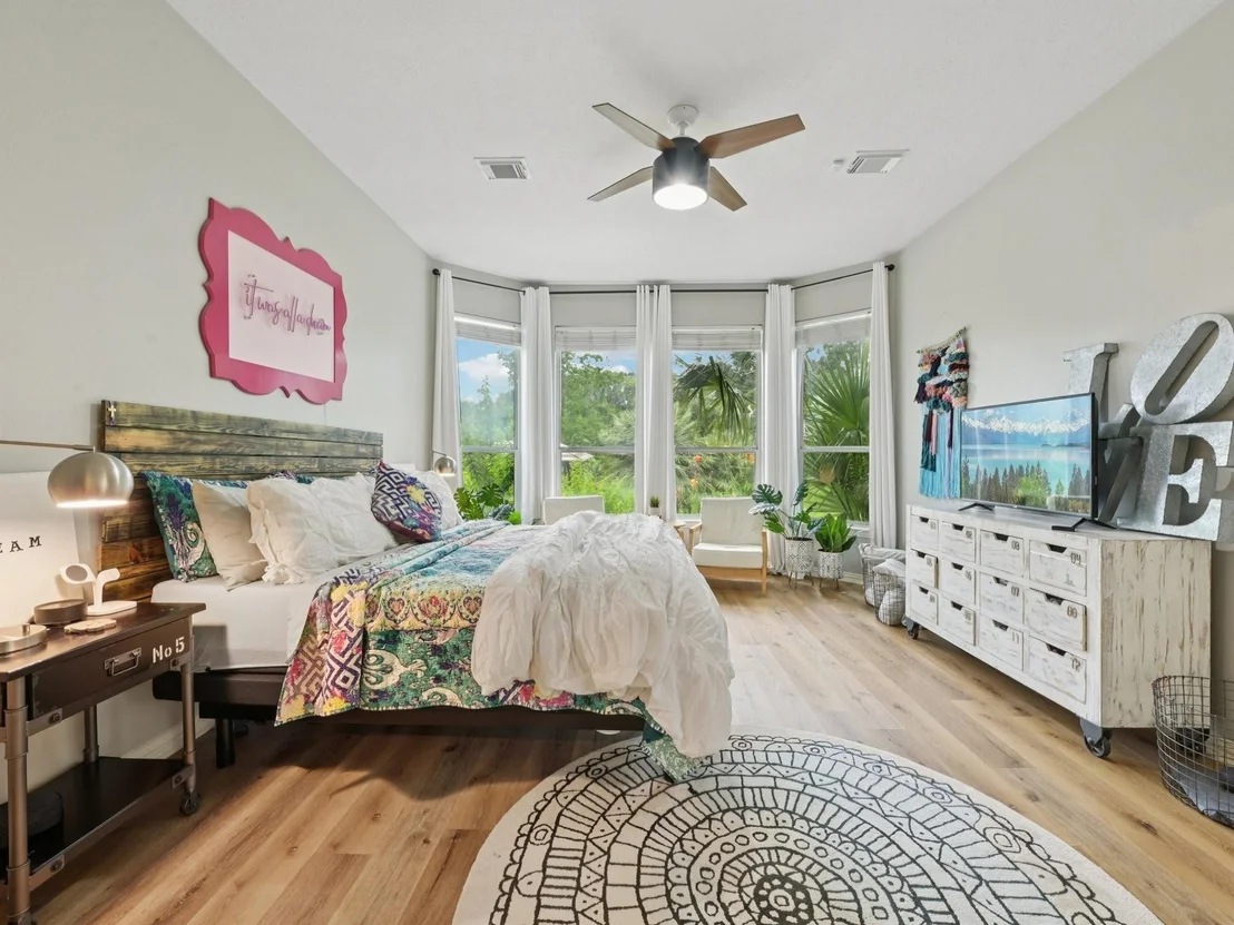 Photo of 2037 Lakeside Drive