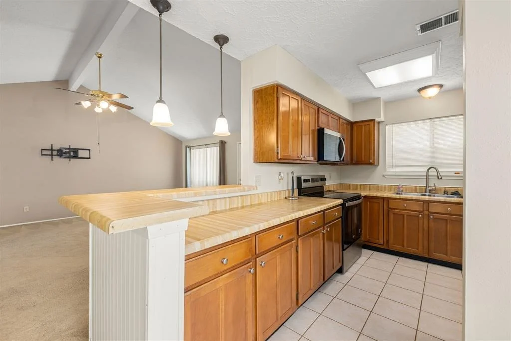 Photo of 21737 Castlemont Lane