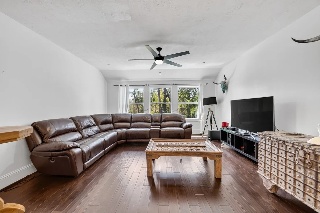 Photo of 335 Voss Road