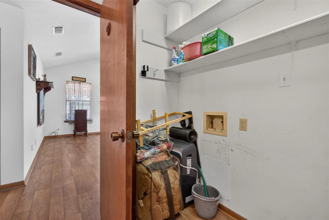 Photo of 281 Lakeshore N