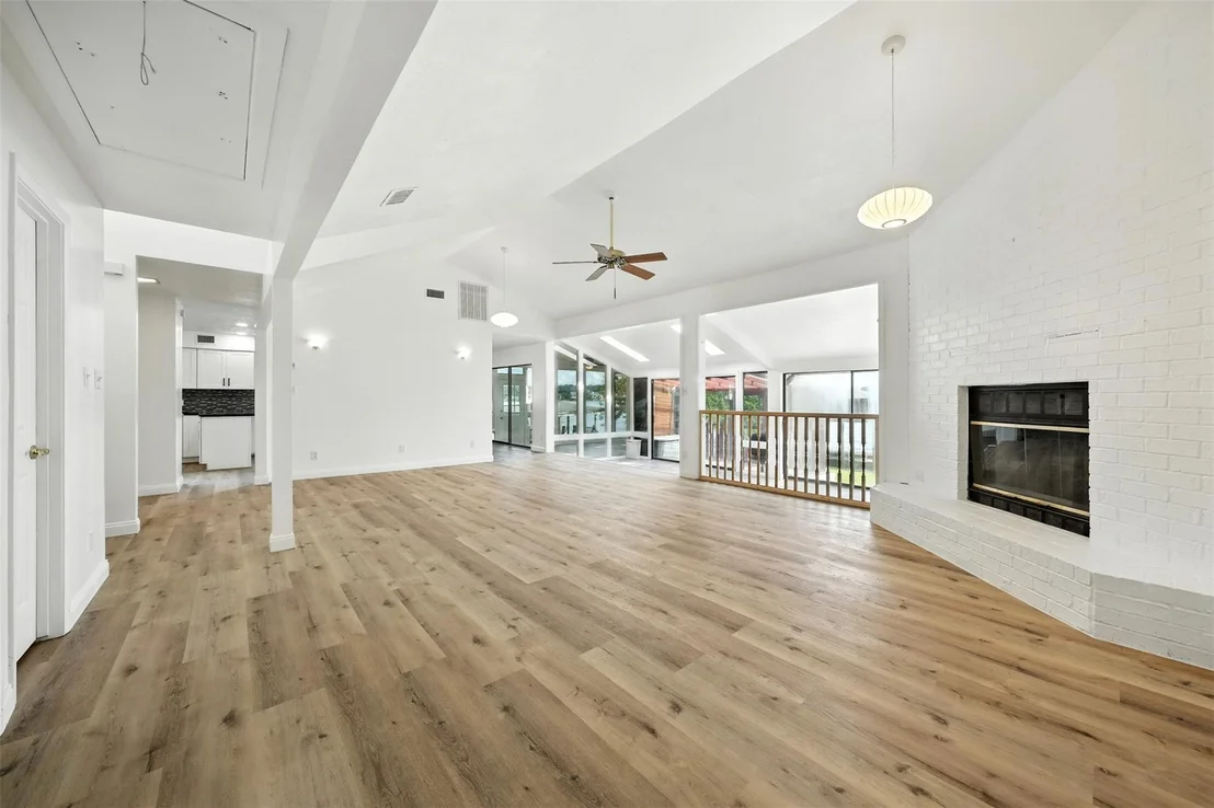 Photo of 1046 Lake View Drive