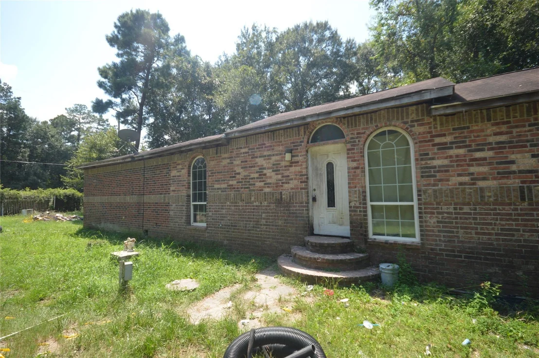 Photo of 25523 Cambridge Boulevard