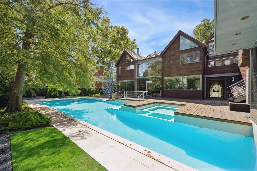 Photo of 2320 Blue Bonnet Boulevard