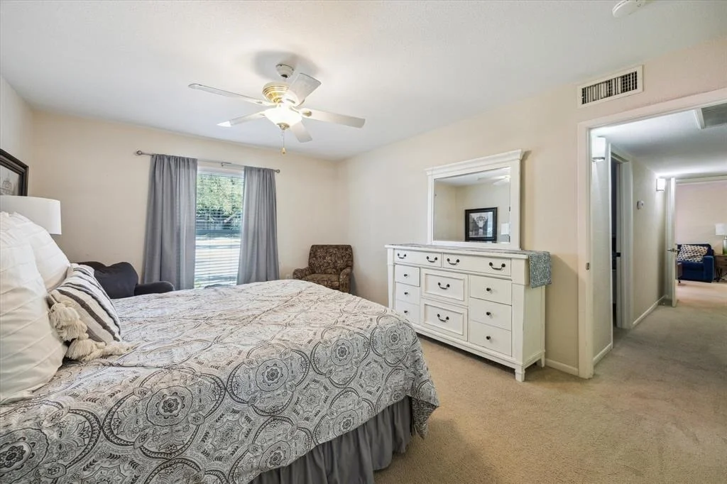 Photo of Unit 17 at 7575 Katy Freeway