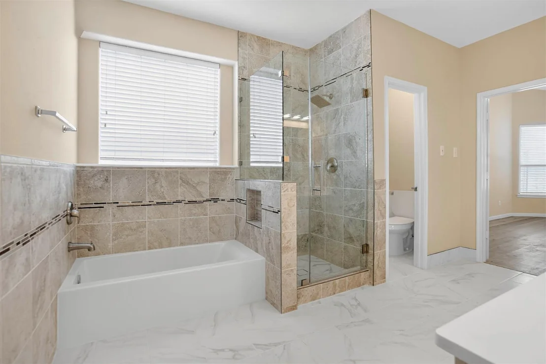 Photo of 18418 Lakeview Circle