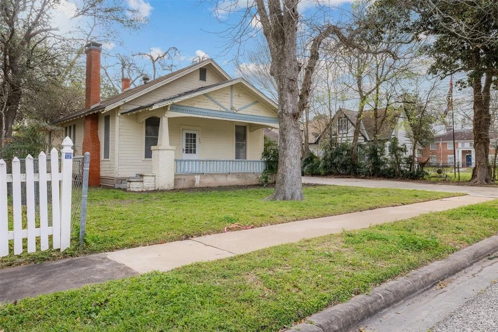 Photo of 727 Travis Street