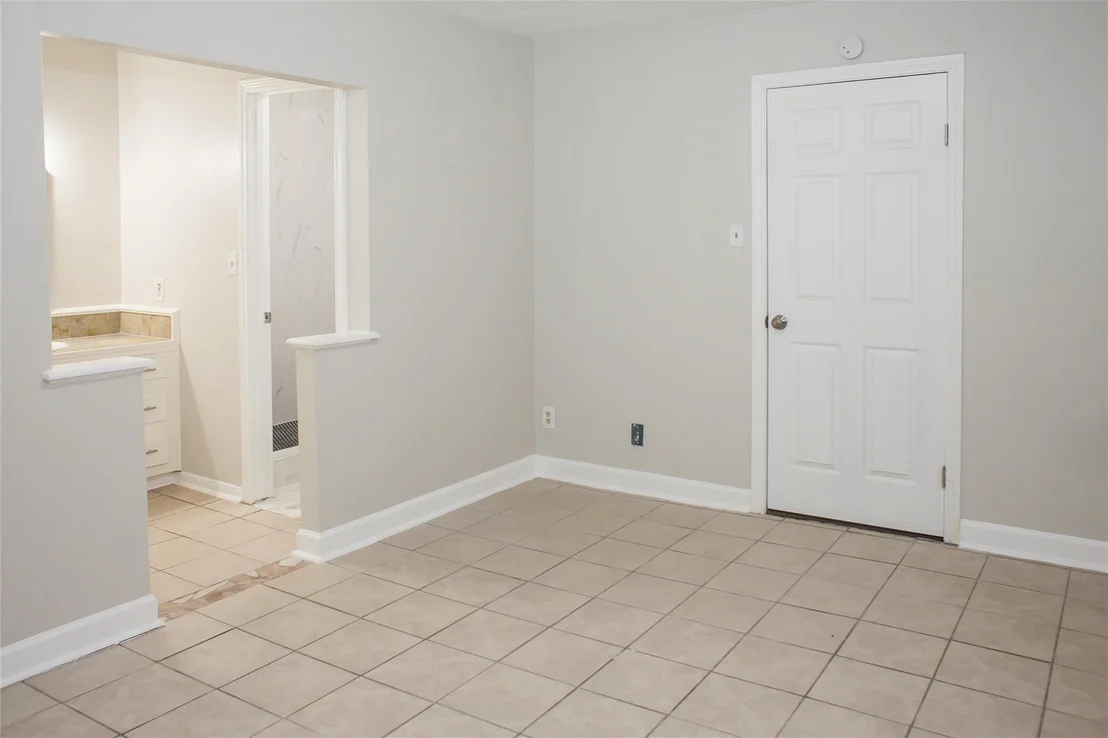 Photo of 912 Robinson Road