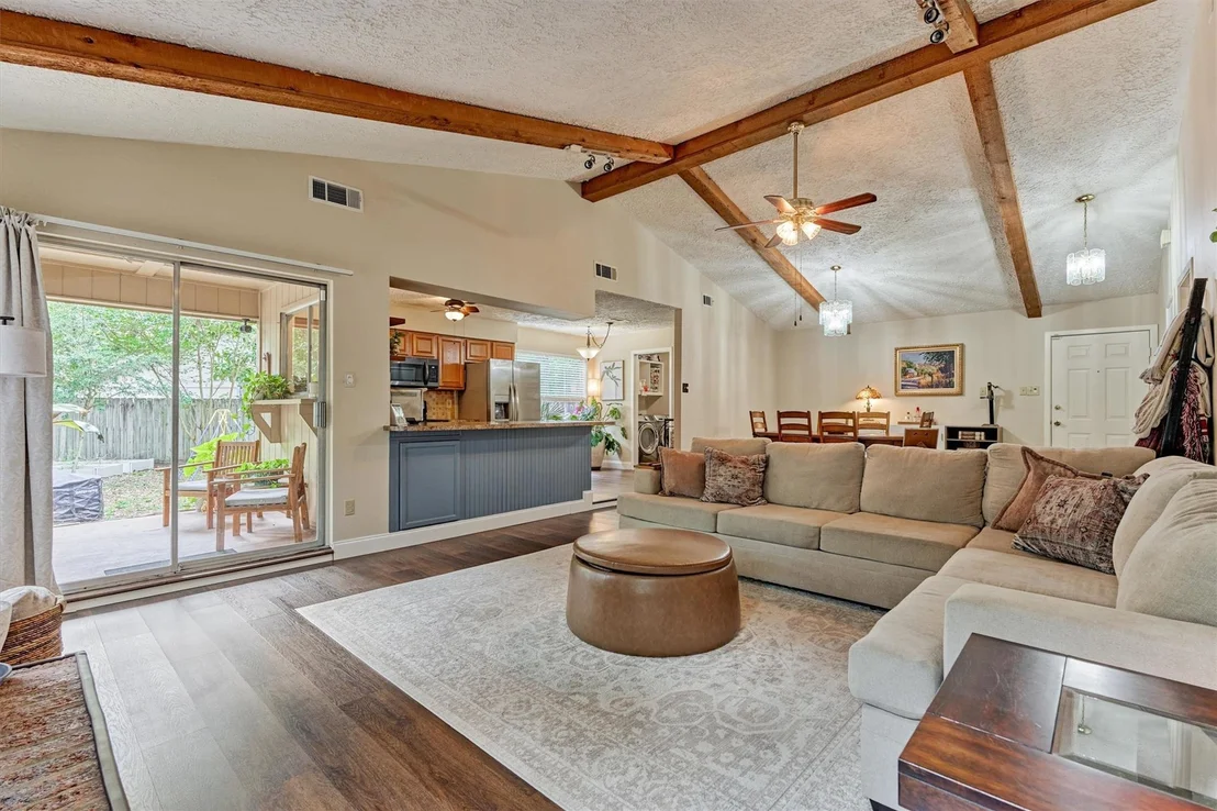Photo of 2615 Rosewood Place