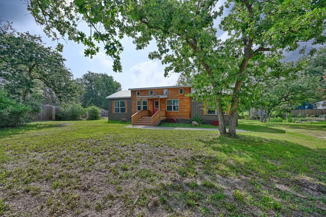 Photo of 515 Lakeview Lane