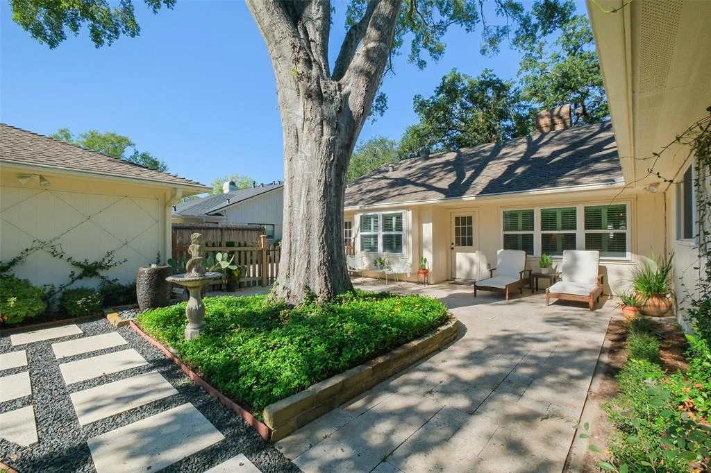 Photo of 10047 Olympia Drive