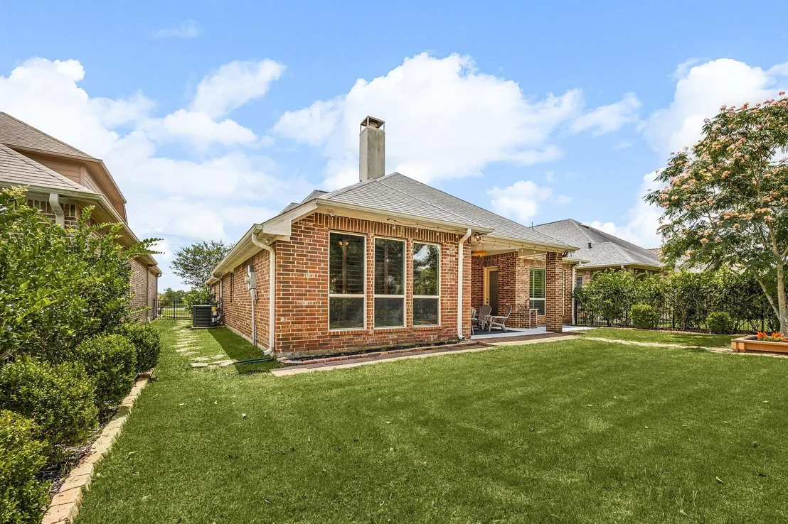 Photo of 10 Cottage Glen Lane