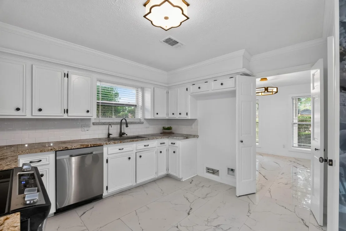 Photo of 18115 Longcliffe Drive