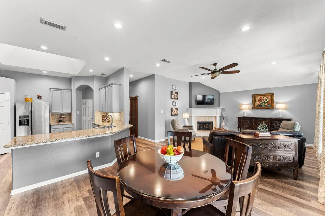 Photo of 959 Stoneglade Drive