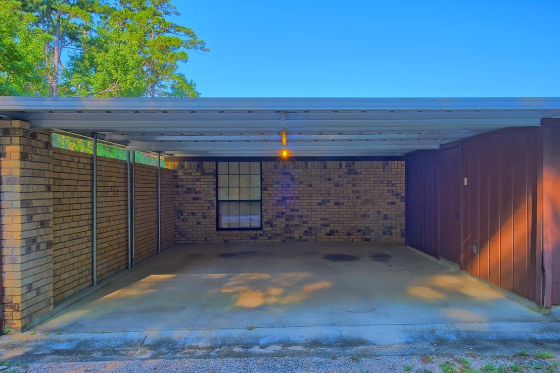 Photo of 1000 Crestline Lane