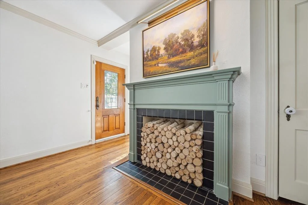 Photo of 2618 Sunset Boulevard