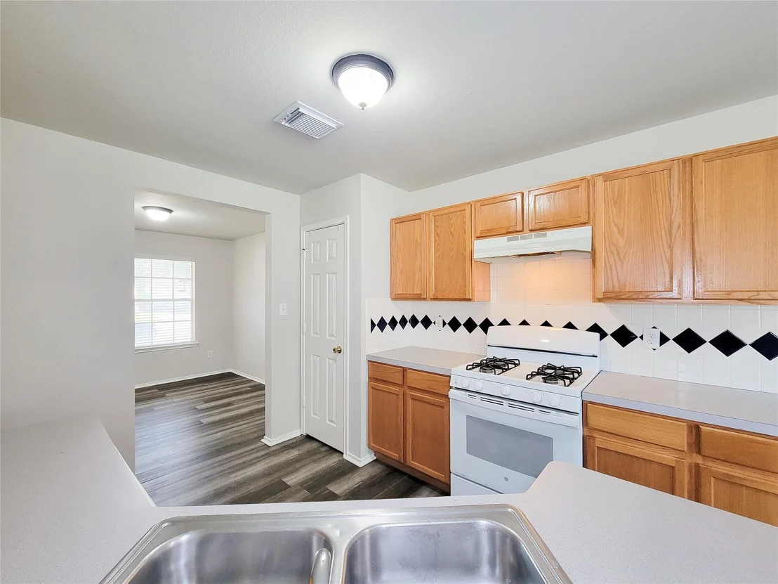 Photo of 5746 Roehampton Court