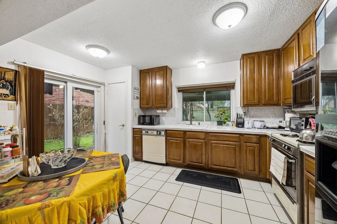 Photo of 9815 Walnut Glen Drive