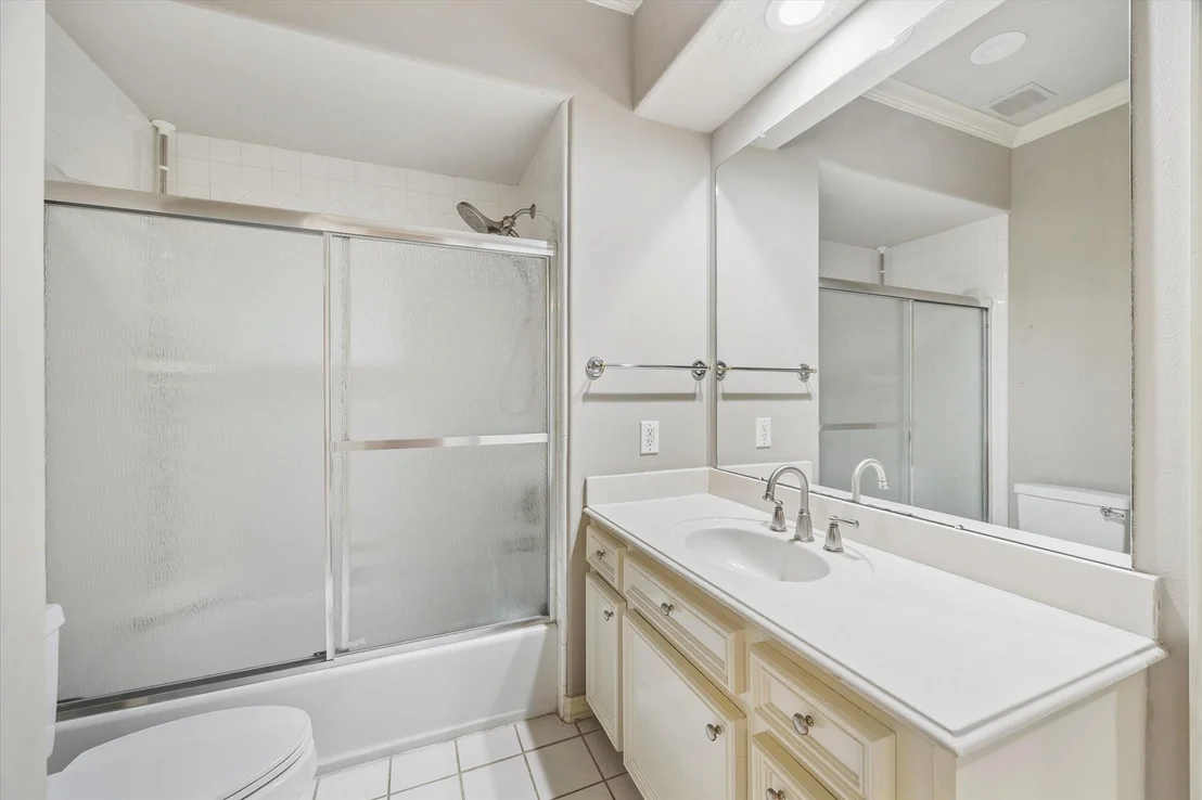 Photo of 35 N Regent Oak