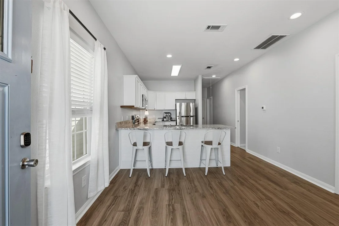 Photo of 16879 Balmoral