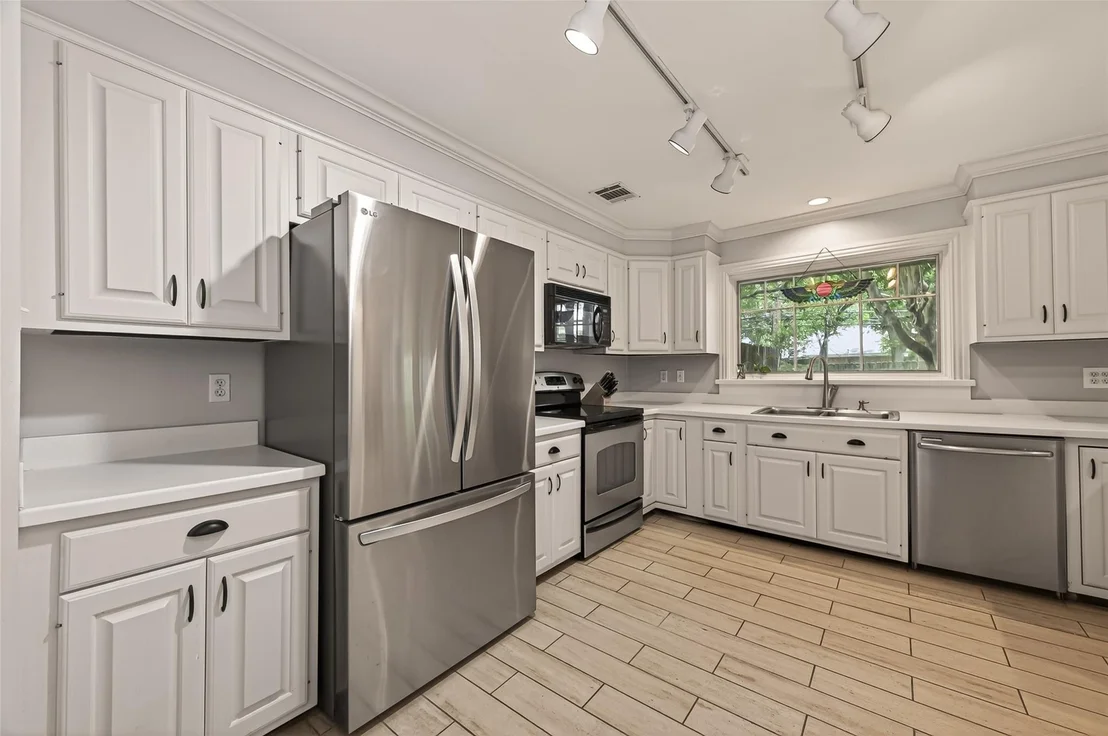 Photo of 10807 Oasis Drive