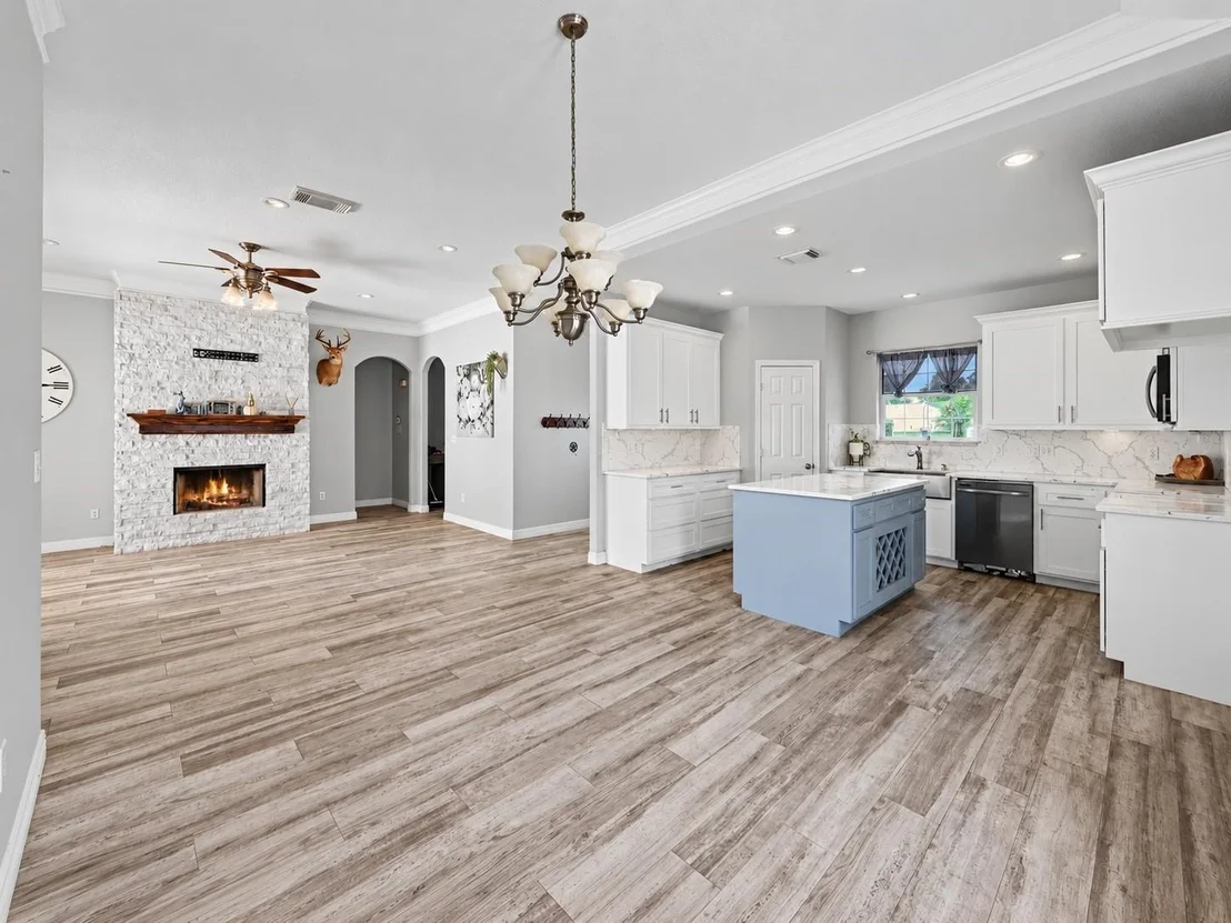 Photo of 5110 Lakeshore Drive