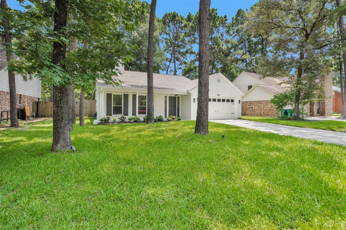Photo of 147 E Pathfinders Circle