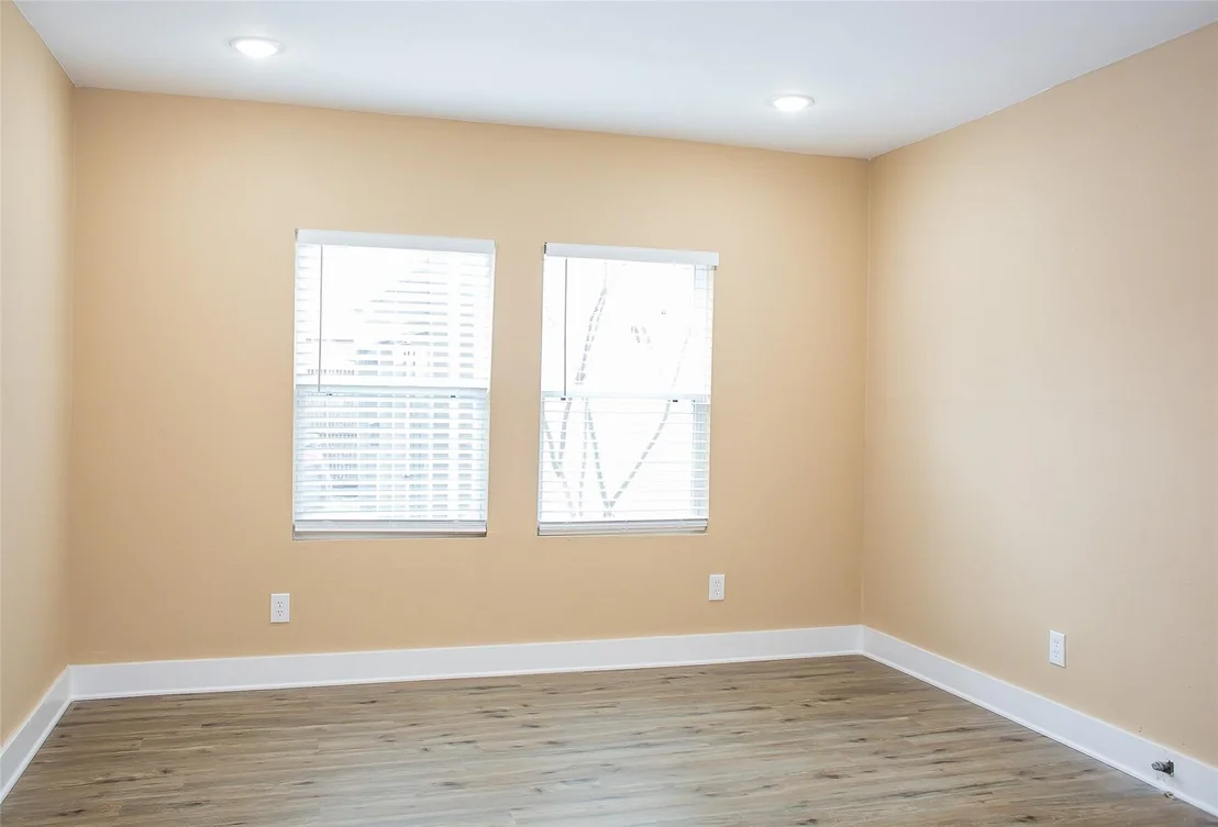 Photo of 2301 Albans Road