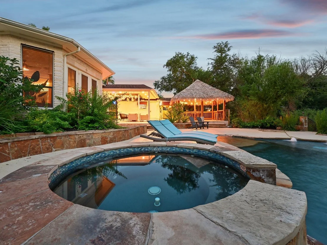 Photo of 2037 Lakeside Drive