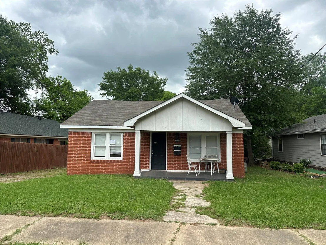 Photo of 617 N Trinity St