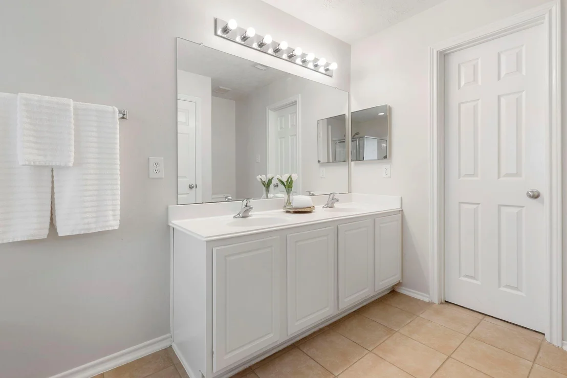 Photo of 215 W Stedhill Loop