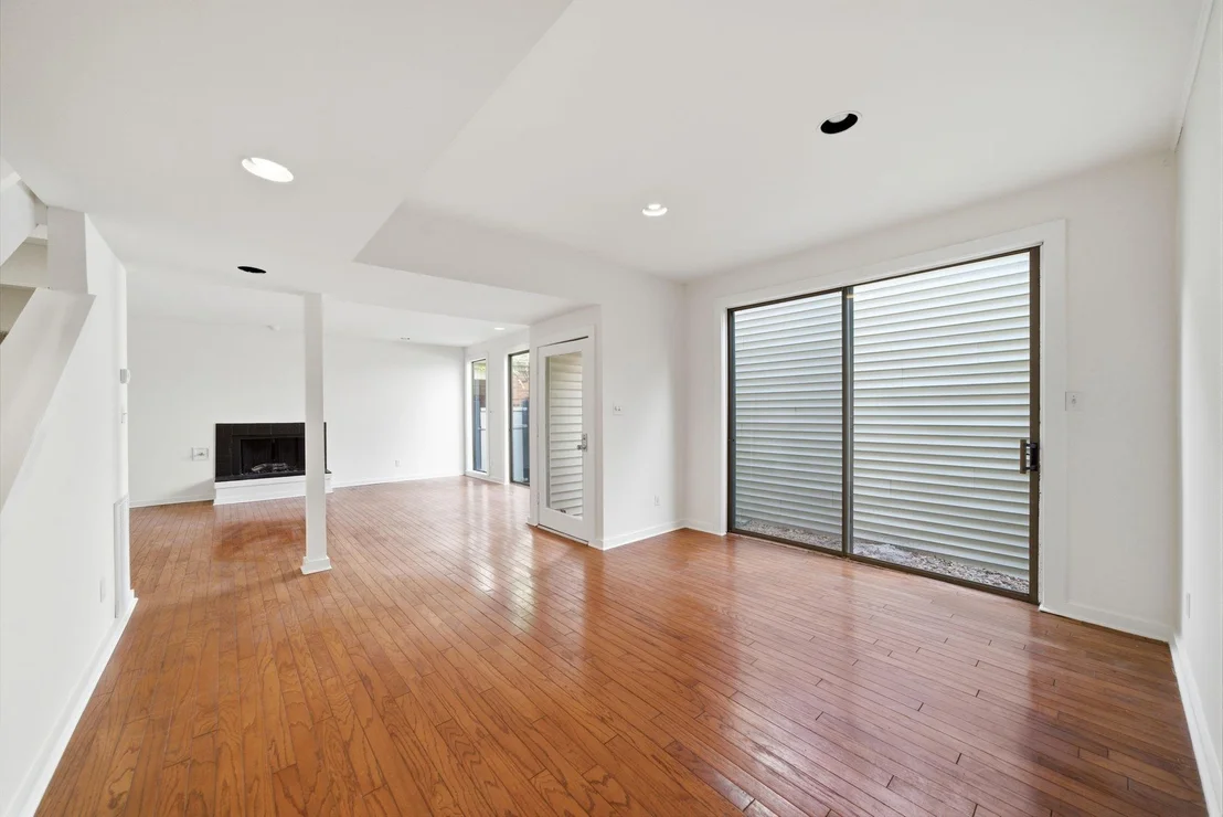 Photo of Unit A at 1107 Jackson Boulevard