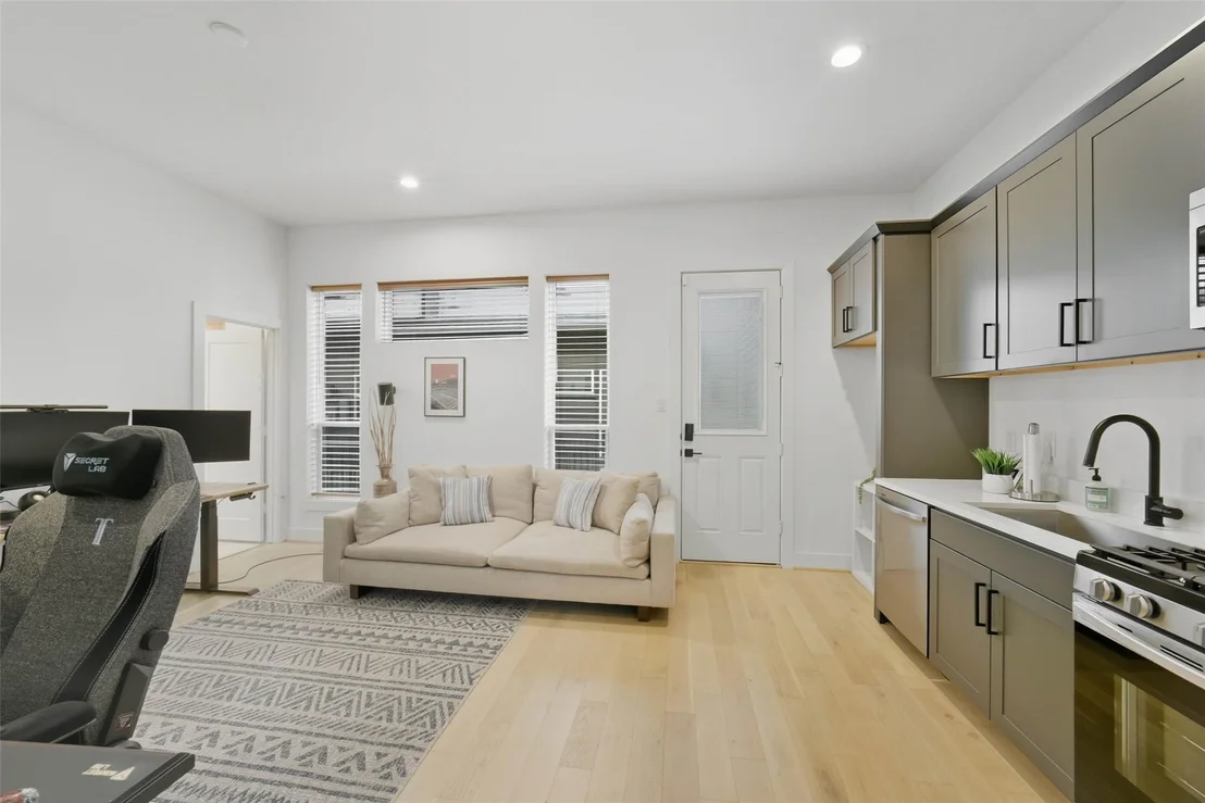 Photo of 3006 Lamar Street