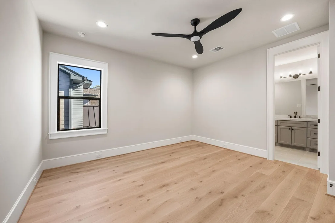 Photo of 4902 Oak Forest Drive