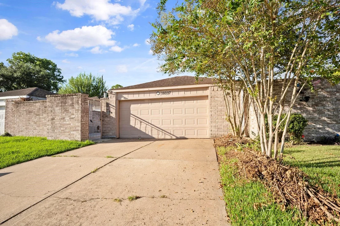 Photo of 16027 Brimfield Drive