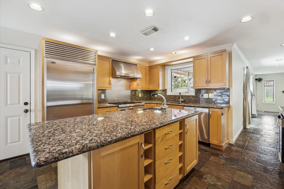 Photo of 4920 Maple
