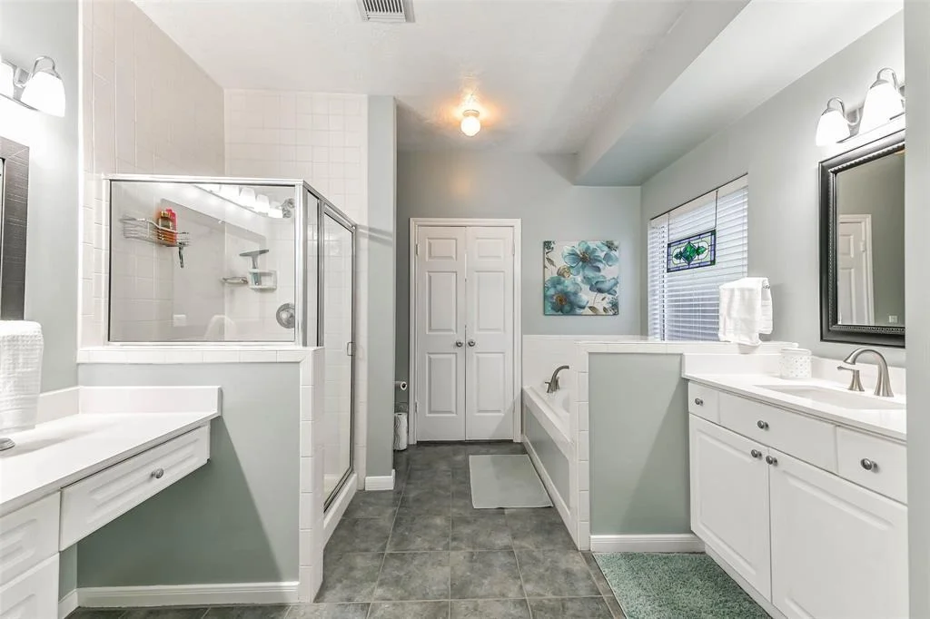 Photo of 4102 Lakepointe Forest Drive