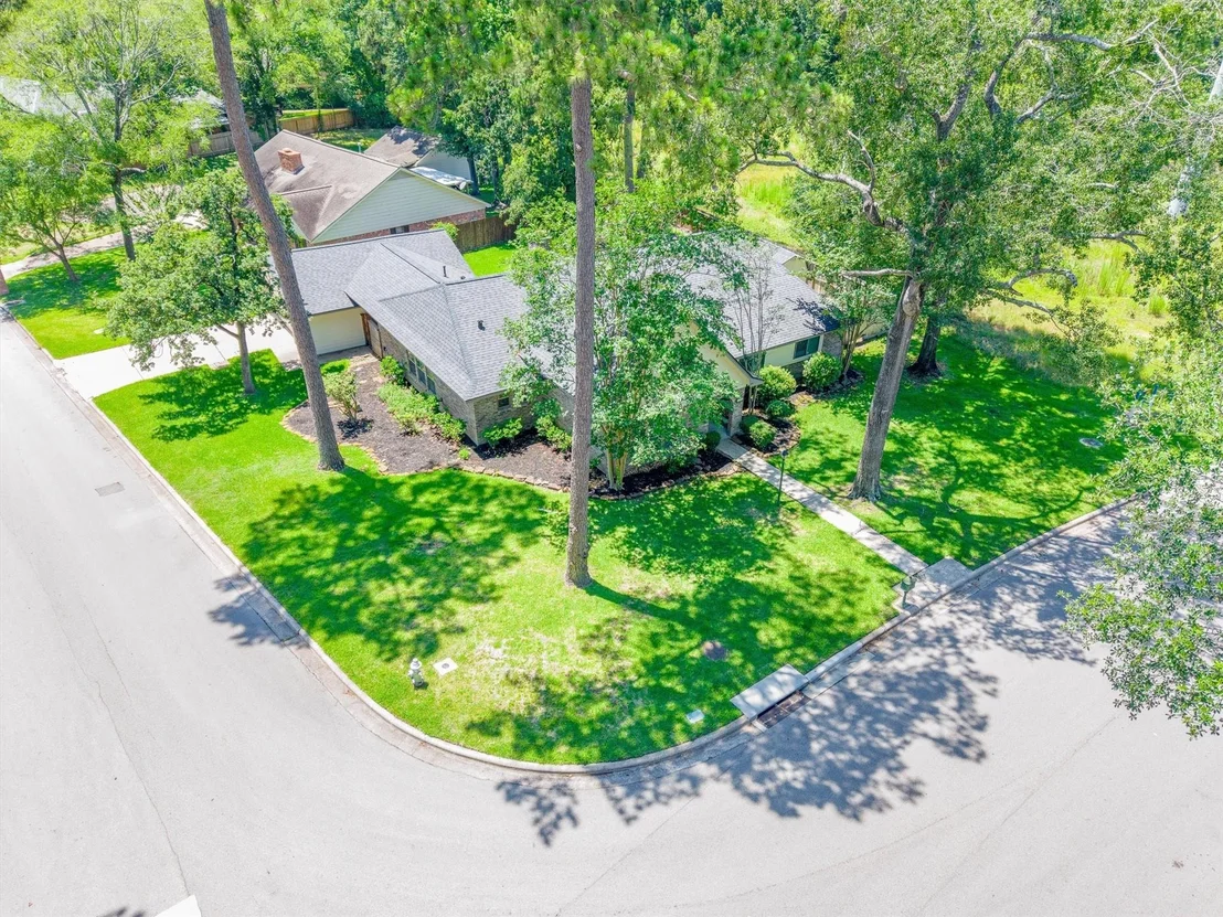 Photo of 826 N Rivershire Drive